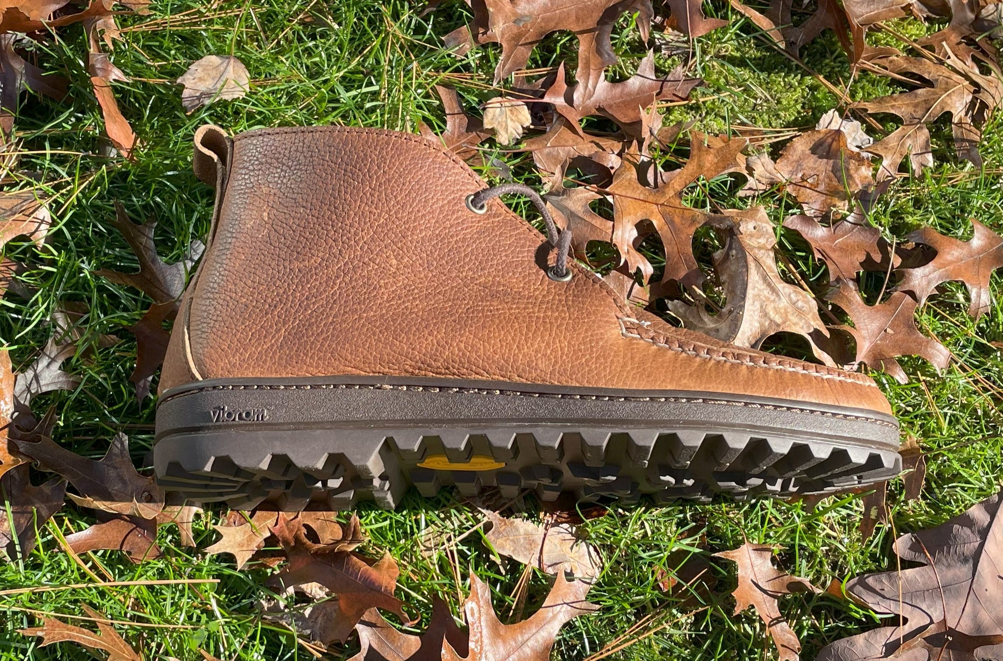 トクジュ Men's Huggeur Chukka LE: Warmth of Shearling, Boot Durability