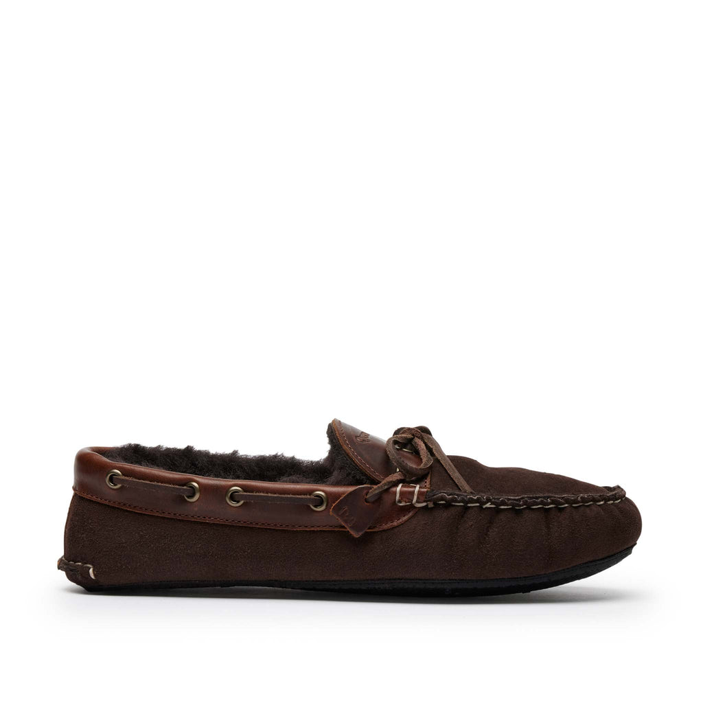 Men’s Fireside Slipper in Chocolate, handsewn moccasin construction, twinface shearling, perimeter lacing, Vibram soles, Quoddy
